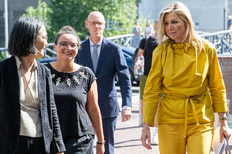 HMK aankomst bij KITLV
